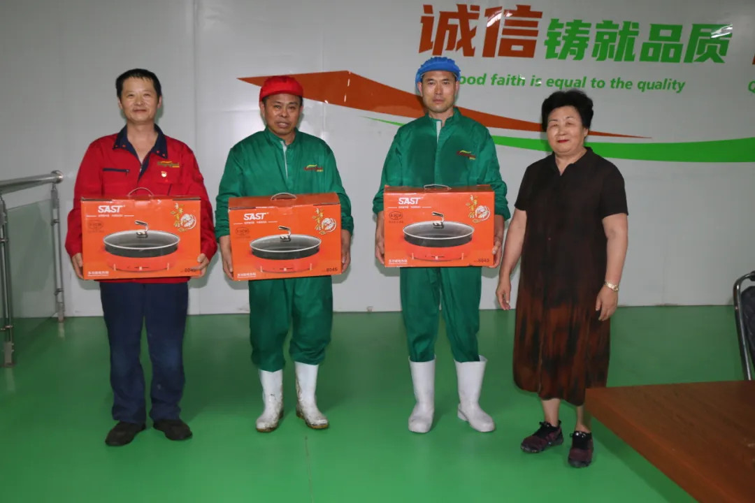 青岛熊猫体育食品有限公司八一建军节慰问活动